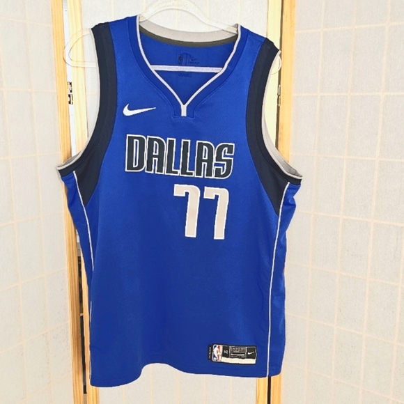 NIKE NBA DALLAS MAVERICKS LUKA DONČIC SWINGMAN ROAD JERSEY GAME ROYAL - Picture 1 of 5